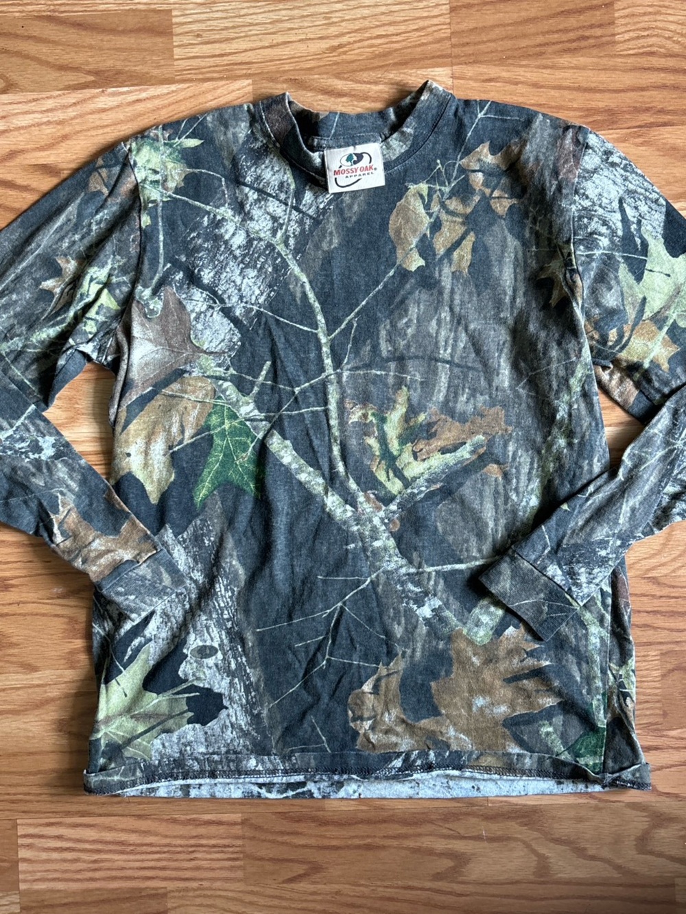Mossy Oak Camo Long Sleeve Shirt with Leaf Pattern Size M